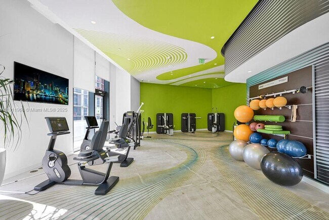 Building Photo - 501 NE 31st St