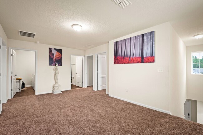 Building Photo - Beautifully Apportioned 2-Story Home in Fox Creek