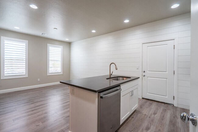 Building Photo - Newer Home in Prime Location with Spacious Layout & Two Living Areas