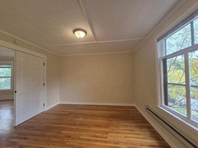 Building Photo - New!! Main Level 2 Bedroom in St Paul Dupl...