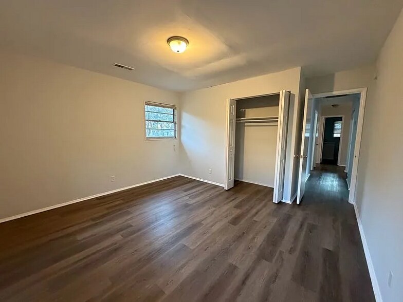 Building Photo - 1511 Mulberry St