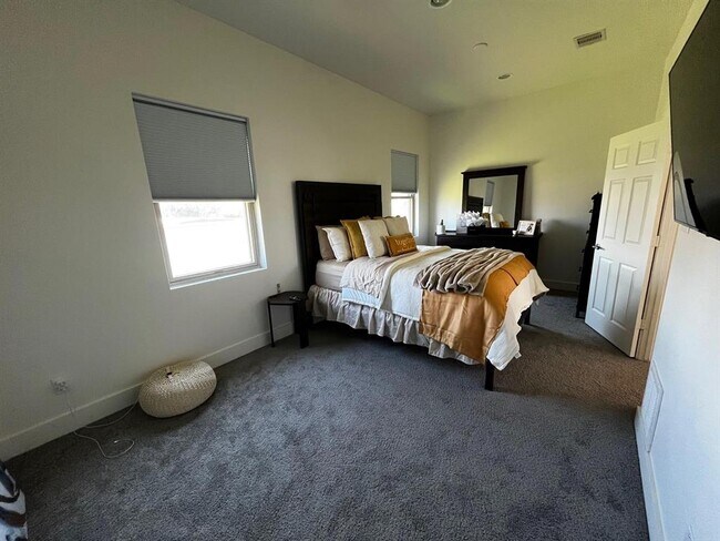 Building Photo - 9737 Fabiola Dr