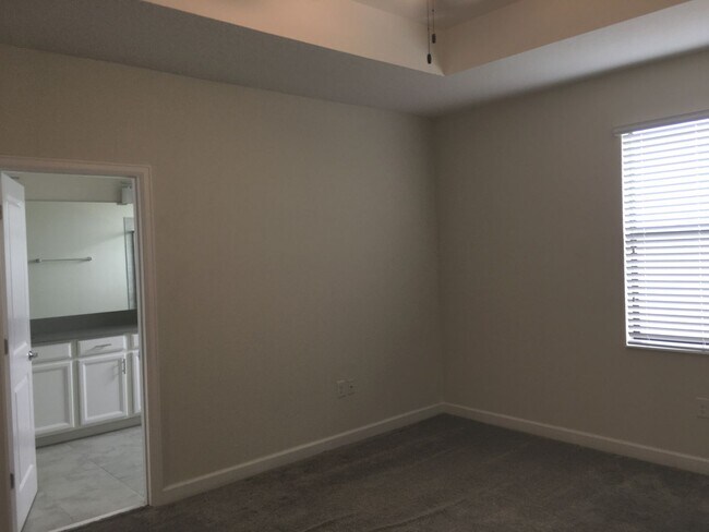 Building Photo - BEAUTIFUL CHAMPIONSGATE HOME WITH LAKE VIEW