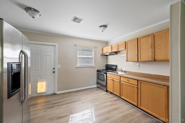 Building Photo - 1297 NW Charlie Green Dr