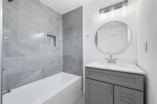 Building Photo - 5718 Eskridge St
