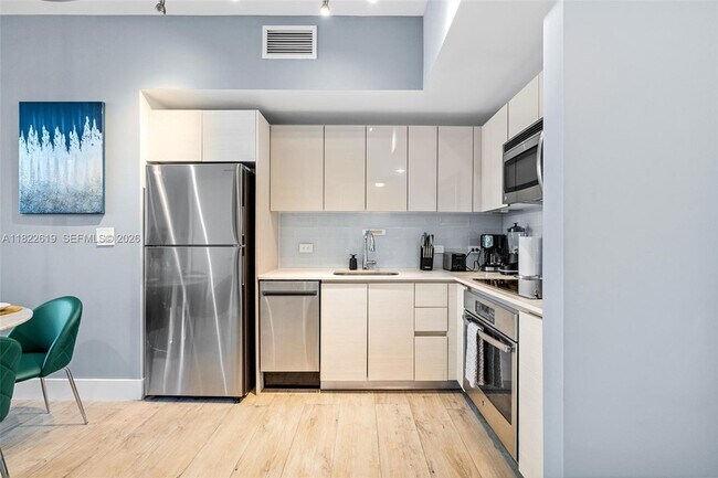 Building Photo - 2600 E Hallandale Beach Blvd