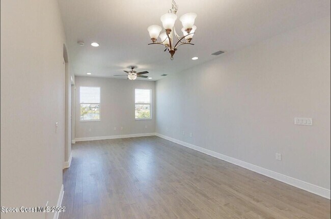 Building Photo - 2746 Spur Dr