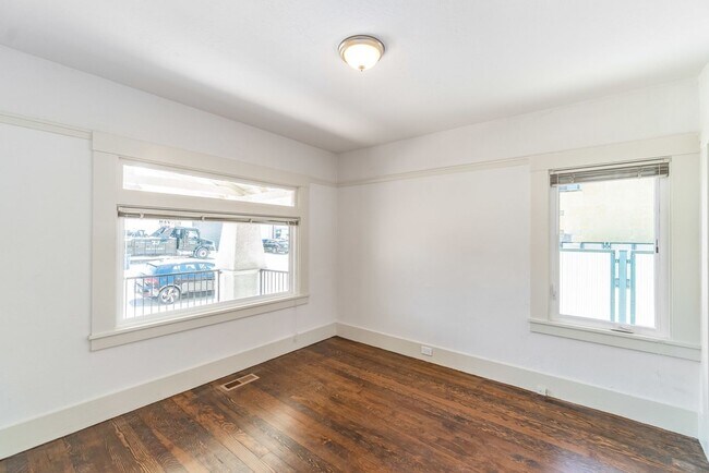 Building Photo - 2431 Clement Ave