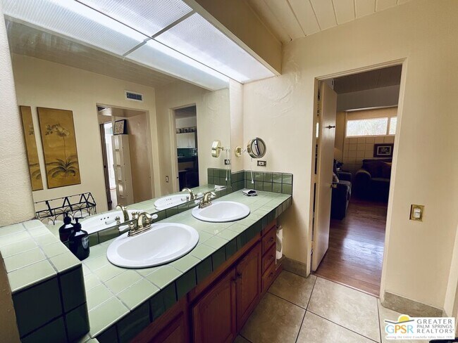 Building Photo - 1111 E Palm Canyon Dr