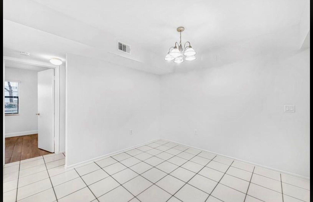 Dining room - 10066 NW 6th St