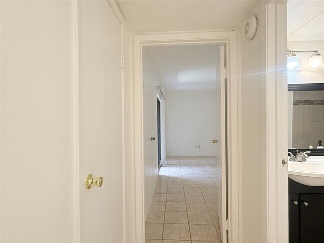 Building Photo - 6701 Sands Point Dr