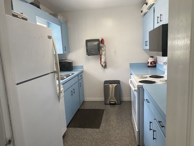 Building Photo - 321 Queen Mary Loop