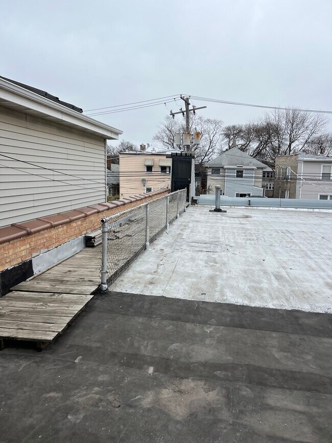 Building Photo - 3445 N Pulaski Rd