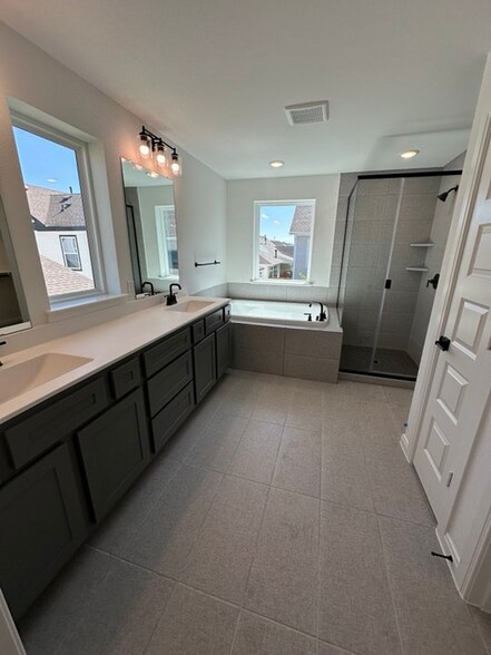 Building Photo - 13369 Hedgebrook Pl