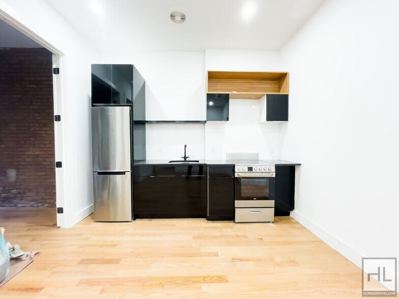 Building Photo - Amazing 4-Bed 3-Bath East Village Apartmen...