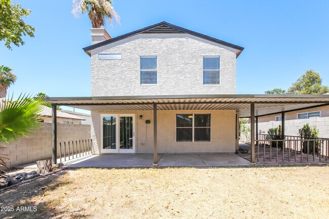 Building Photo - 927 E Escuda Dr