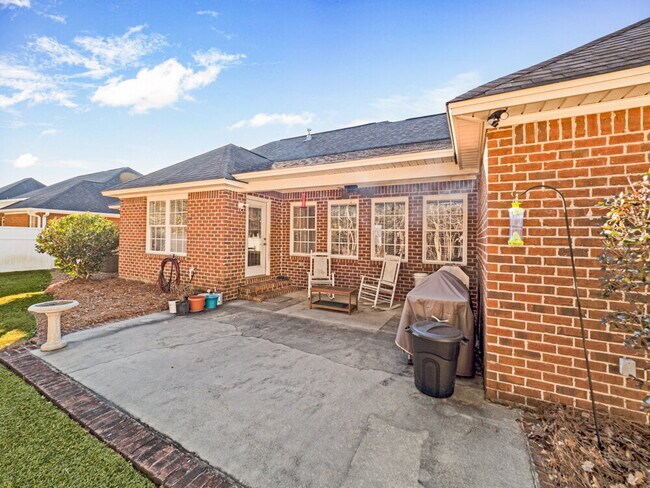 Building Photo - Available Mid-June in popular Carolina Palms!