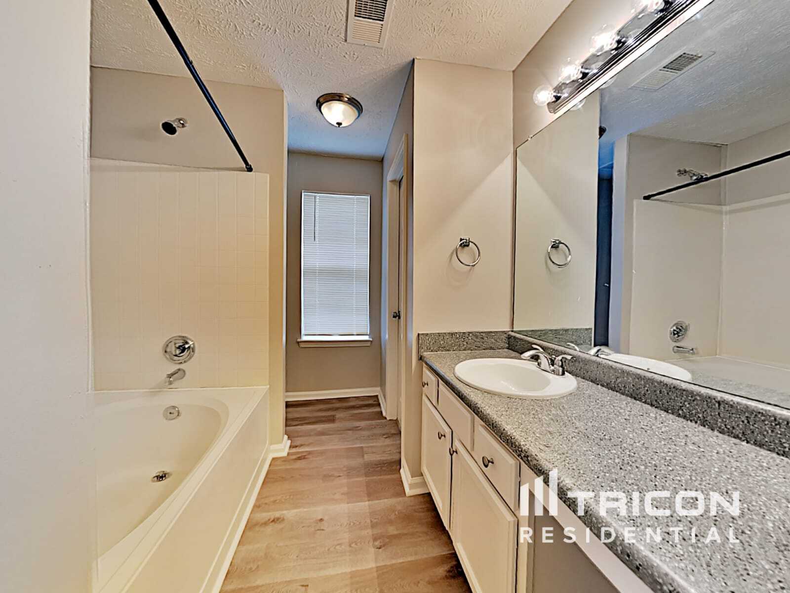 Building Photo - 915 Riley Farm Ln