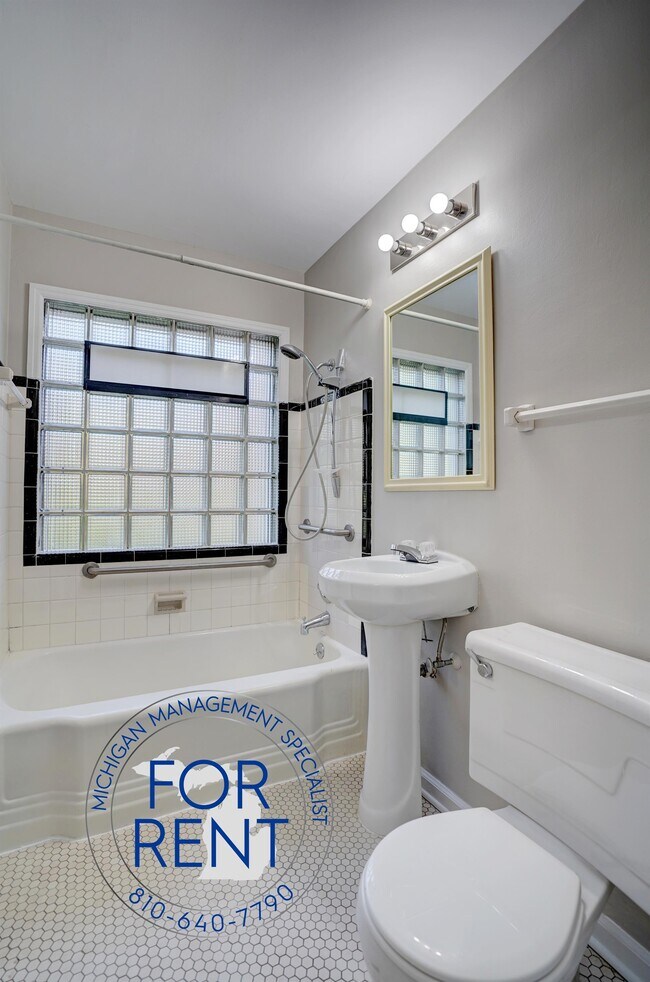 Building Photo - 708 Fremont St