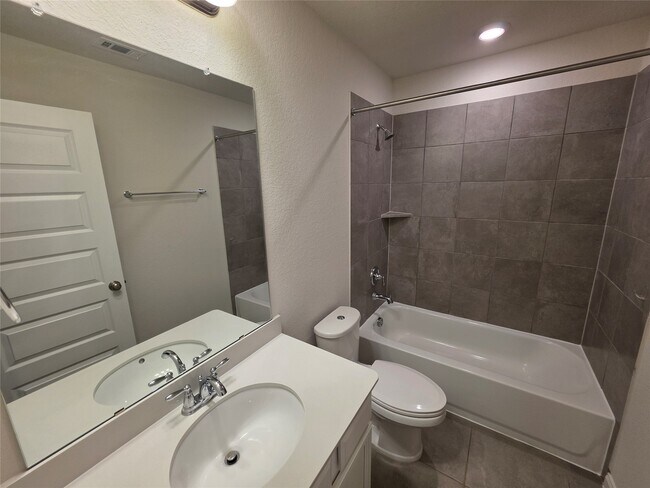 Building Photo - 221 Harper Ridge Dr