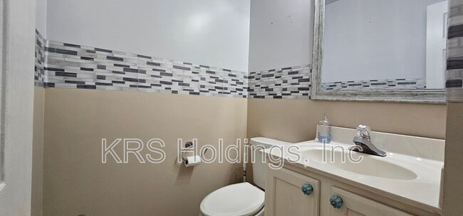 Building Photo - 25 Gallaer Ct