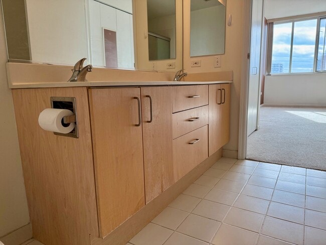 Building Photo - 1515 S Prairie Ave