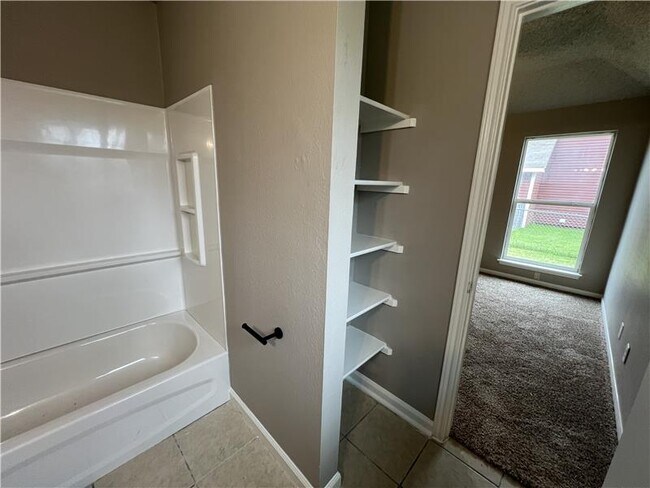 Building Photo - 2111 Caprice Dr