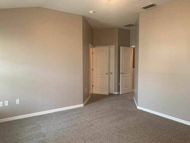 Building Photo - MOVE IN SPECIAL- 3/2 Condo w/ 2 Car Garage...