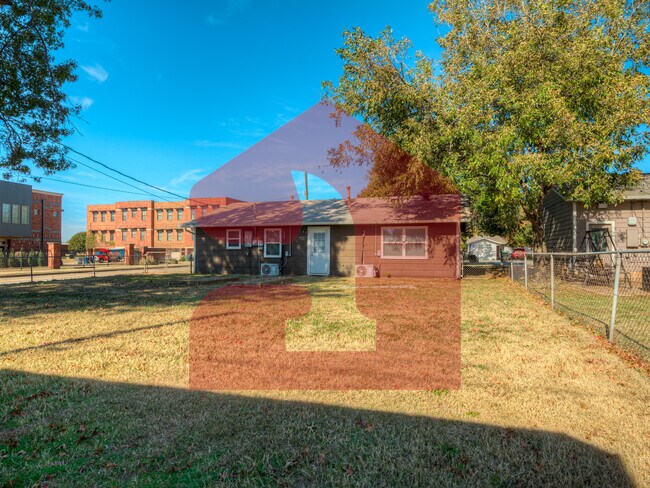 Building Photo - 224 W 5th St