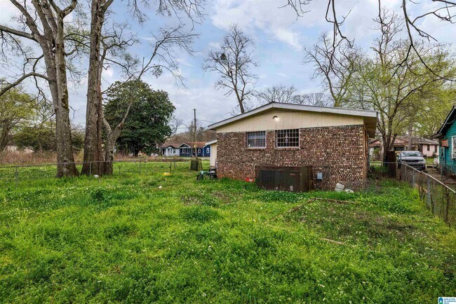 Building Photo - 2225 Beulah Ave SW