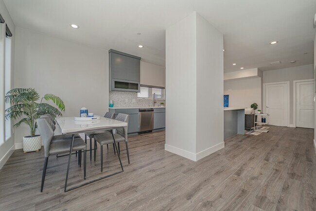 Building Photo - 4532 St Charles Pl