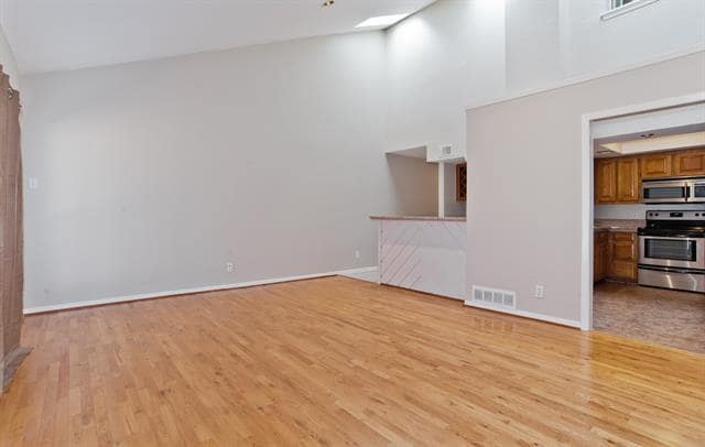 Building Photo - 7450 Holly Hill Dr