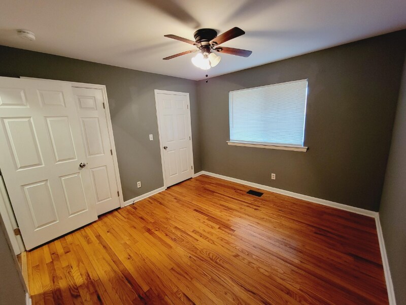 Building Photo - 1202 Collins Cir