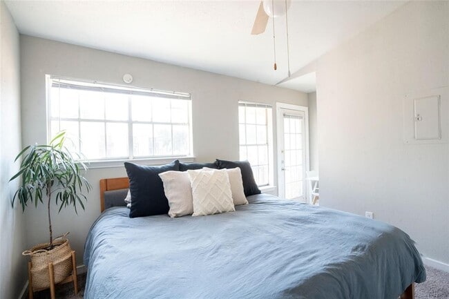 Building Photo - 1815 River Crossing Cir