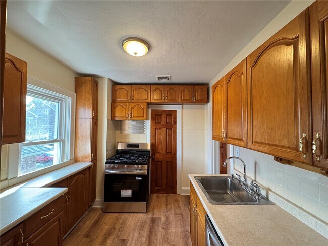 Building Photo - 130 Catskill Ave