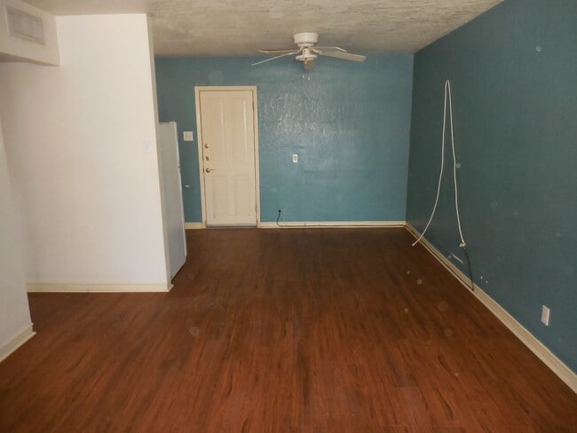 Building Photo - 701 W Yandell Dr