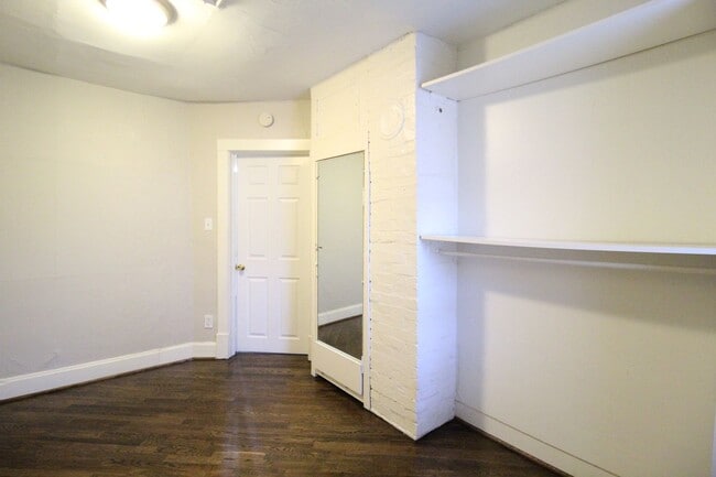 Building Photo - October Free On This 2 Bedroom 1 Bath Bung...