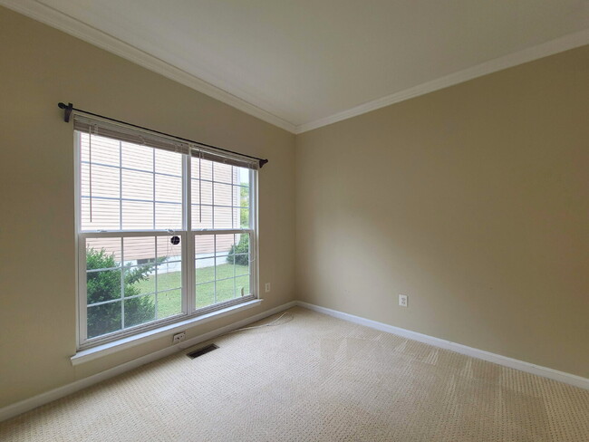 Building Photo - Gorgeous 6 BR Home, Convenient to Quantico & Commuting