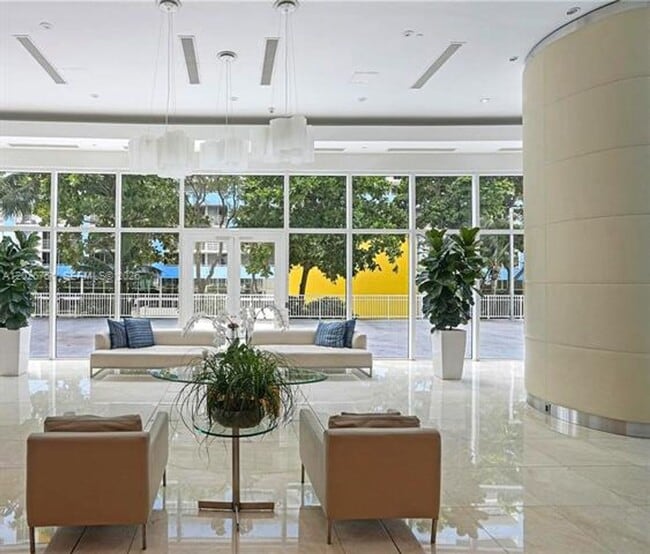 Building Photo - 2101 Brickell Ave