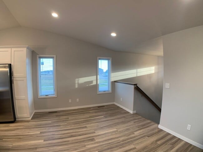 Building Photo - 4 Bed 3 Bath Single Family Home