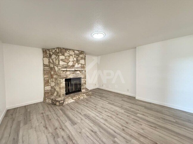 Building Photo - 2706 Lake Briar