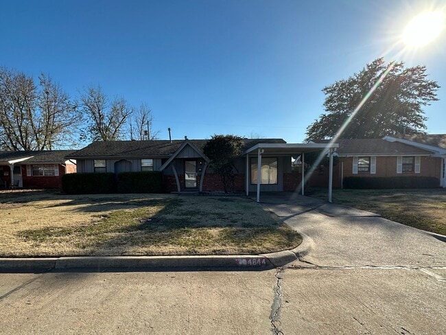 Primary Photo - 4844 Woodview Dr
