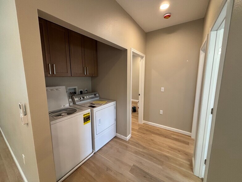 Building Photo - 4112 Pepper Dr