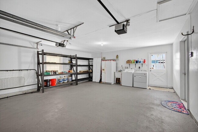 Building Photo - 2025 S Ocean Dr