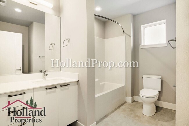 Building Photo - Spacious, Energy-Efficient Home in Reeds Crossing Near Parks & Trails