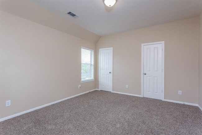 Building Photo - 5918 Union Springs