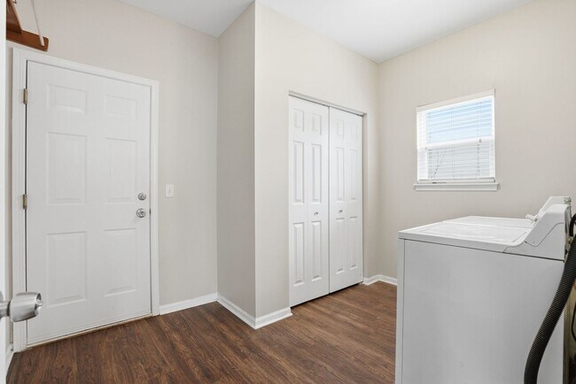 Building Photo - 2647 Pecos Cir