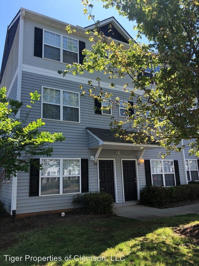 Building Photo - 120 University Village Dr