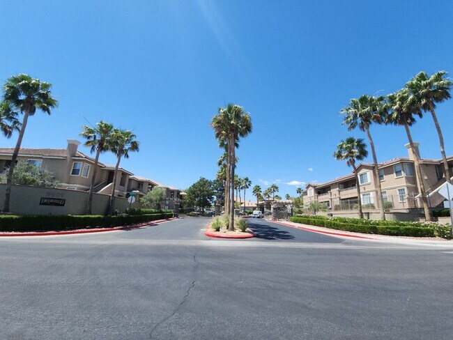Building Photo - Immaculate Two Story Townhouse style Condo in Summerlin.
