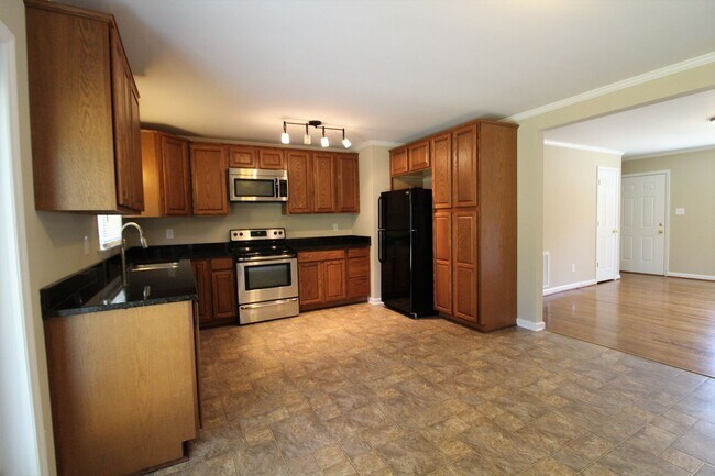 Building Photo - (Coming Soon) Cute 3 bedroom Brick Ranch in Unionville!